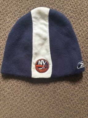 Reebok NHL New York Islanders Kids Beanie Skull Cap Hat OSFA Blue White